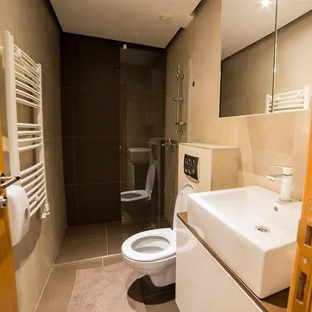 Center Iii Apartment